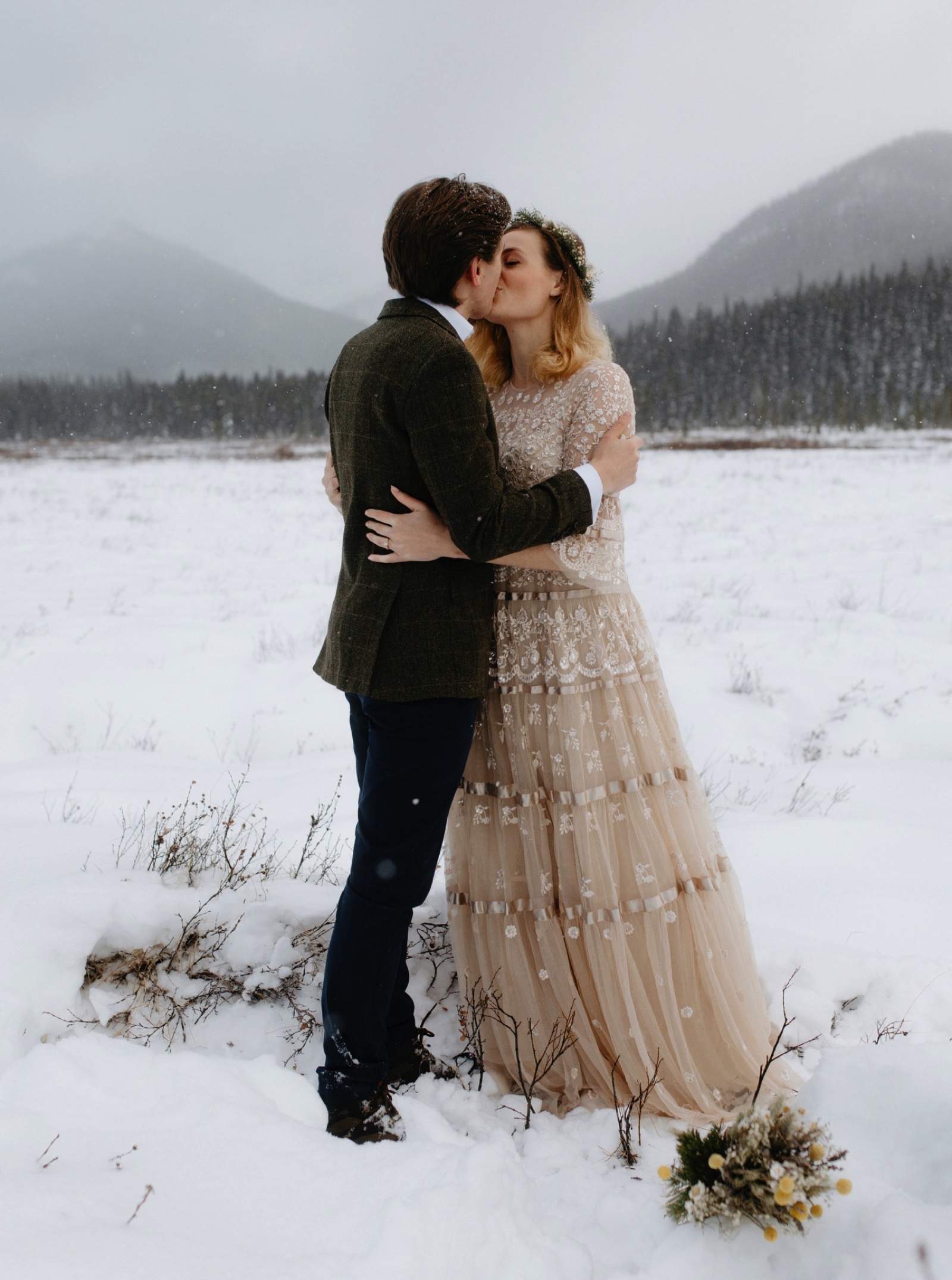 Couple's first kiss at their winter elopement in Alberta's provincial park