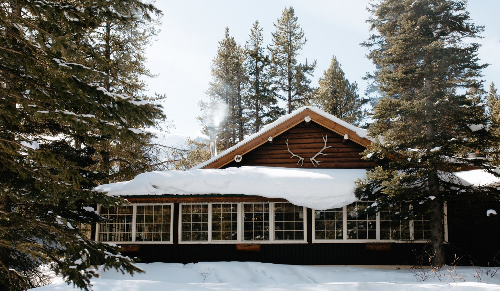 The main lodge at Storm Mountain Lodge in winter